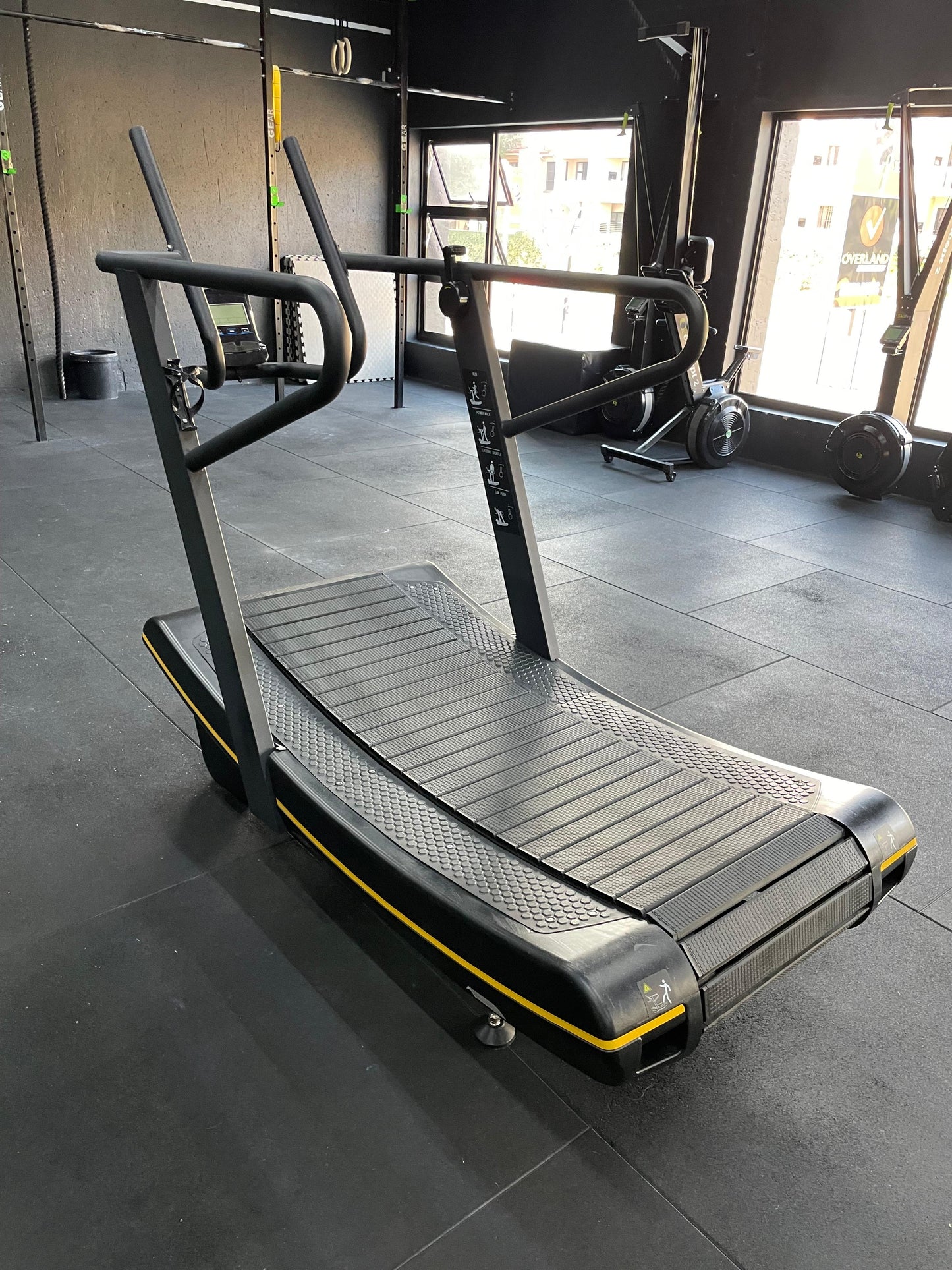Curved treadmill Air Runner